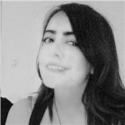 Insegnante con 18 anni di esperienza, certificazione TEFL di livello 5, certificato SEND e certificazioni di insegnante IELTS.